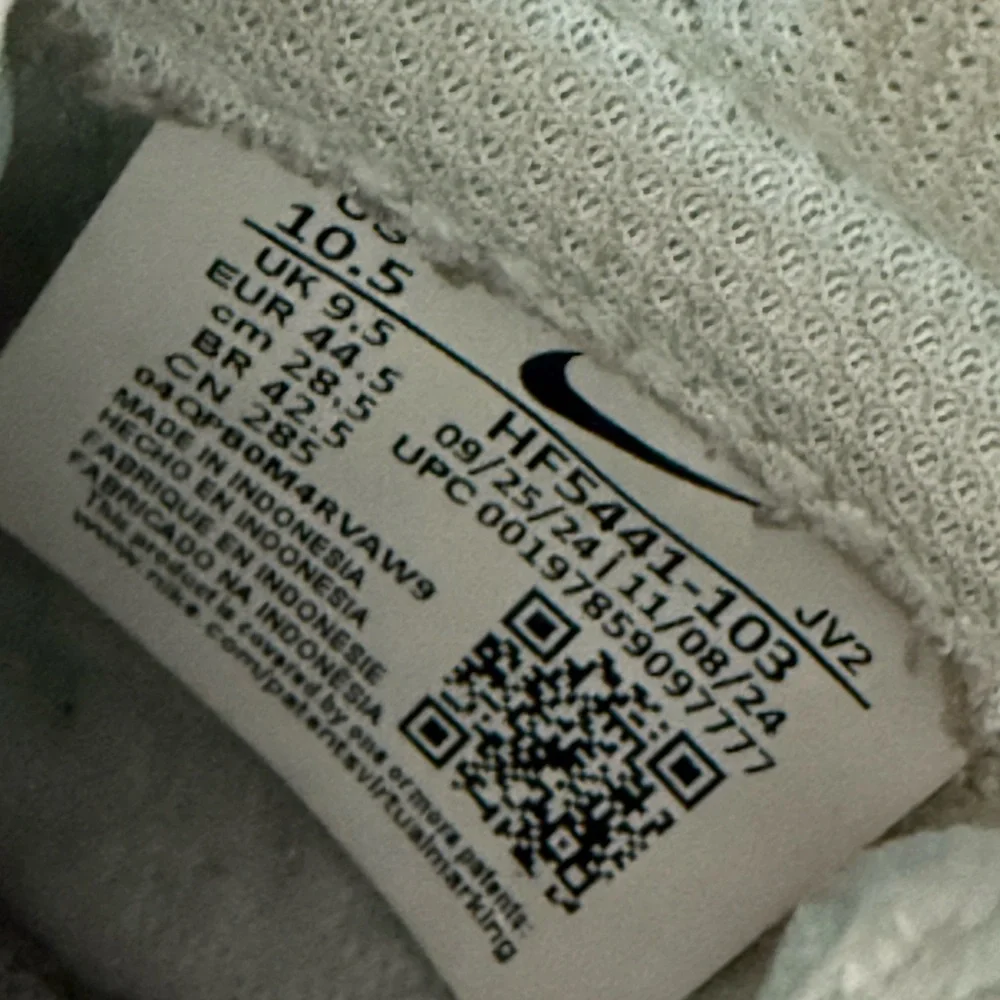 Nike Men’s Dunks - Picture 7 of 7